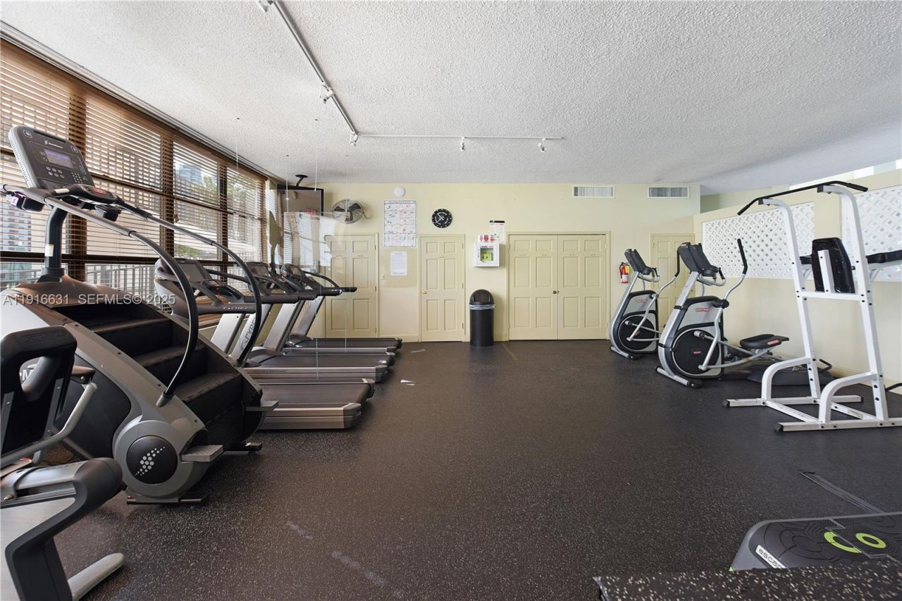 800 Parkview Dr, Unit 821, Hallandale Beach, FL 33009 Photo