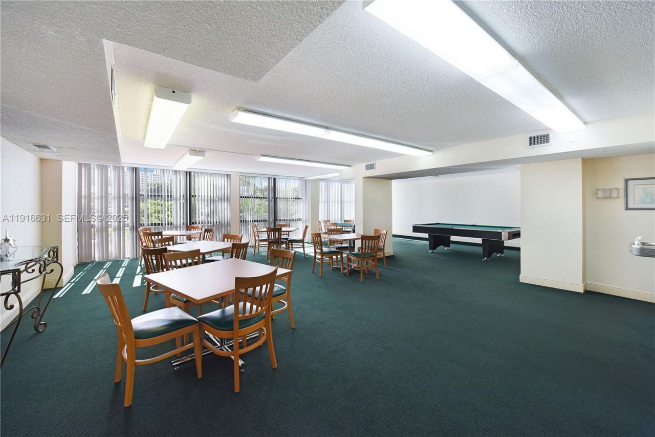 800 Parkview Dr, Unit 821, Hallandale Beach, FL 33009 Photo