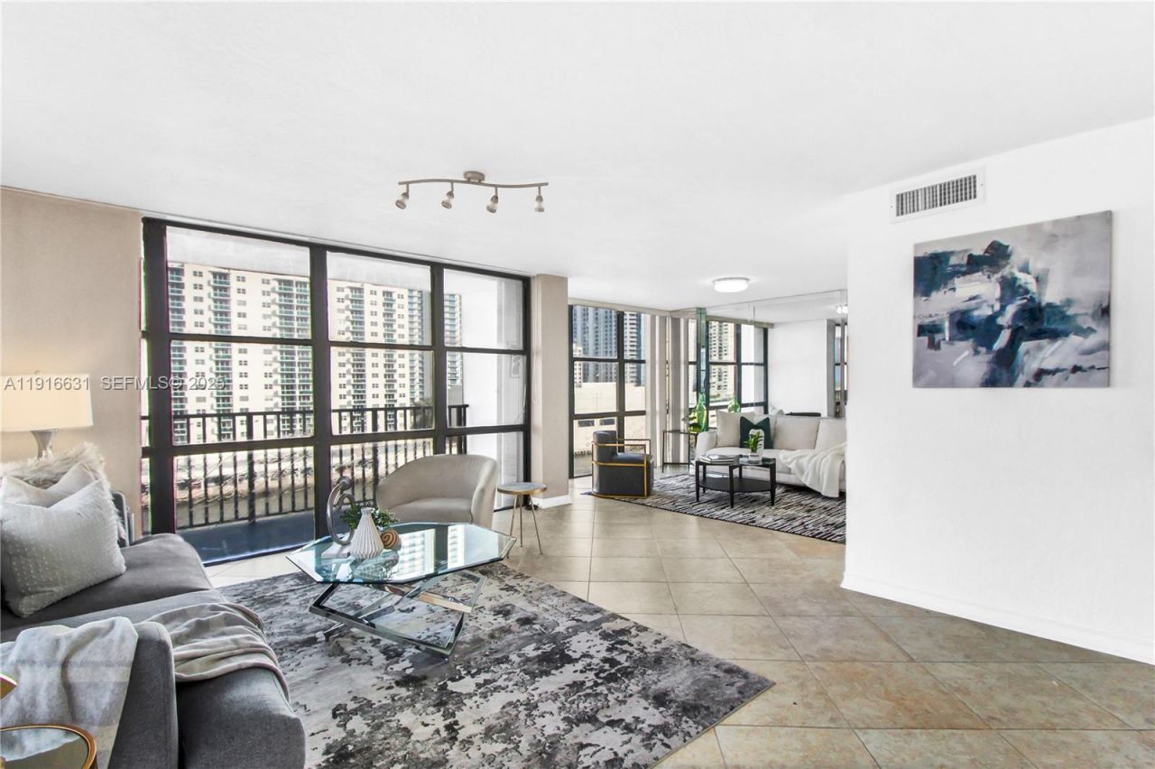 800 Parkview Dr, Unit 821, Hallandale Beach, FL 33009 Photo