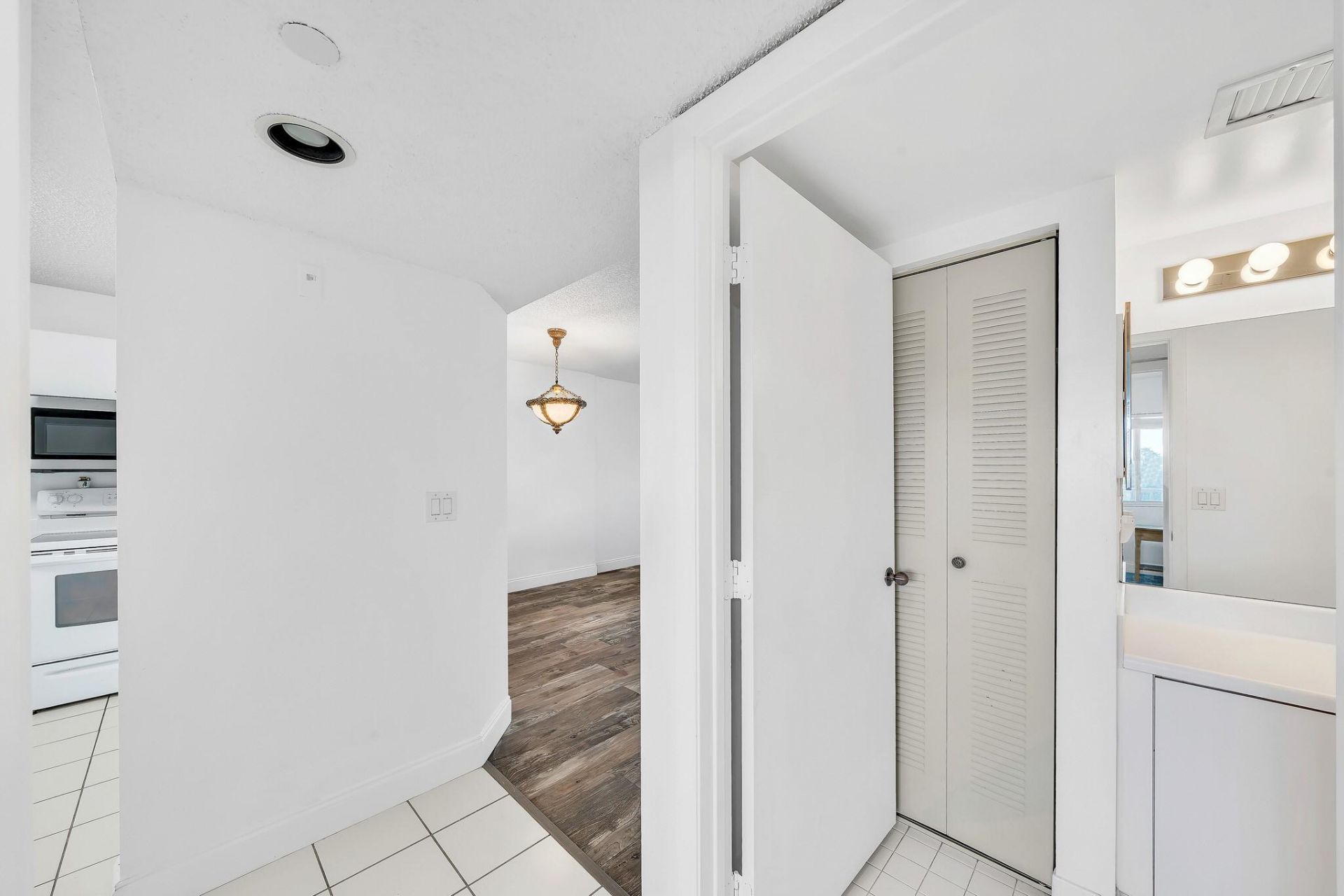 9580 Weldon Circle, Unit 408K, Tamarac, FL 33321 Photo