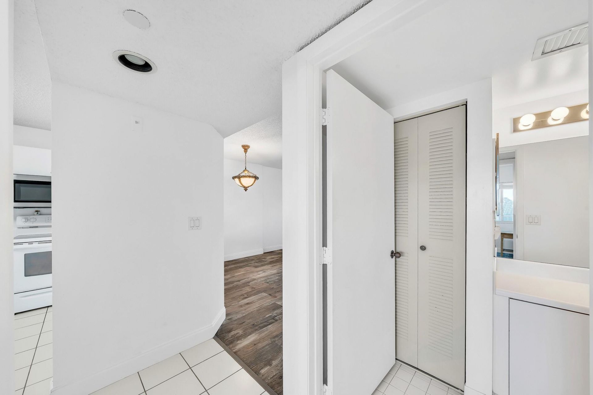9580 Weldon Circle, Unit 408k, Tamarac, FL 33321 Photo