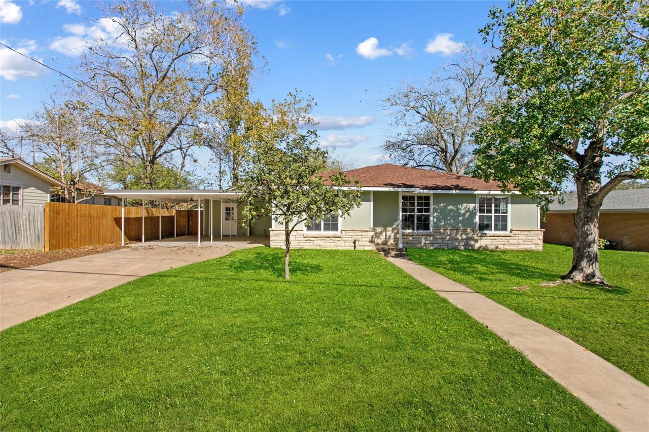 347 Monroe St, Giddings, TX 78942 Main Photo