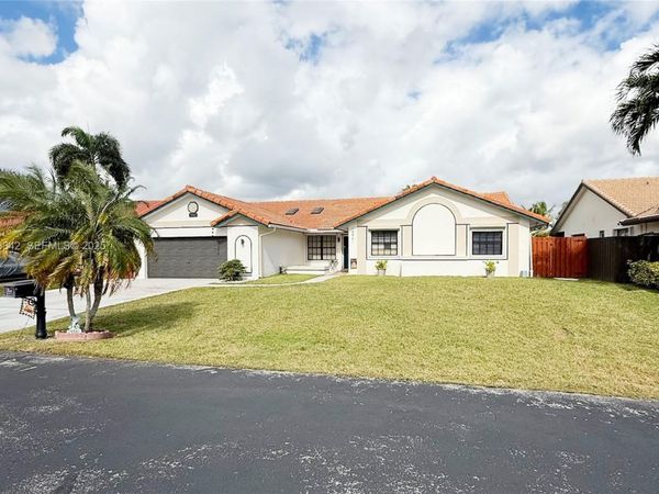 15561 Carriage Ct, Davie, FL 33331