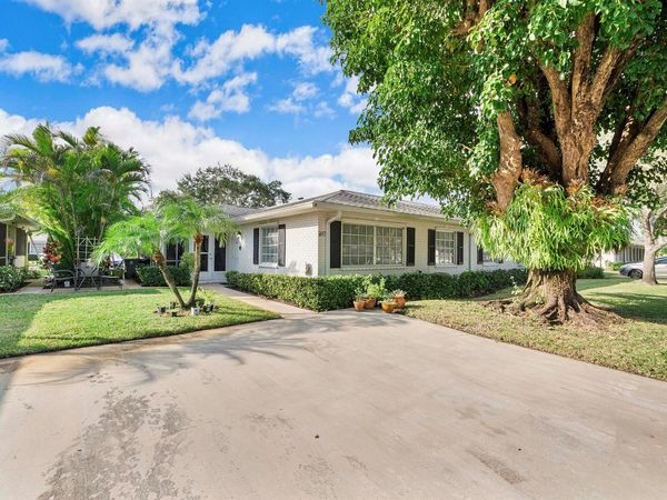 10109 S 44th Drive S, Boynton Beach, FL 33436