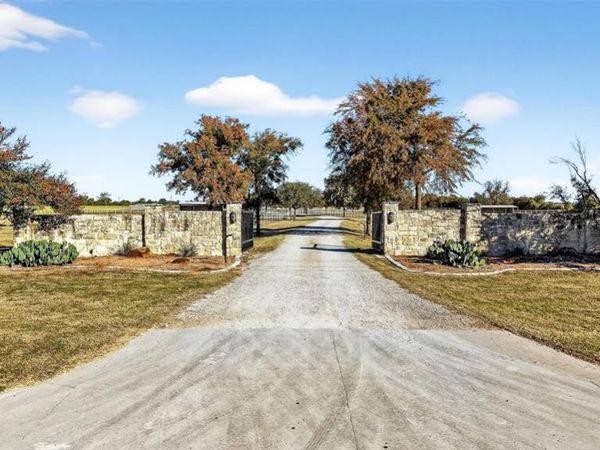 8950 Arvin Hill Road, Aubrey, TX 76227