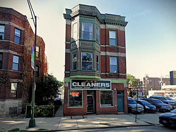 1953 W Roscoe Street, Chicago, IL 60657