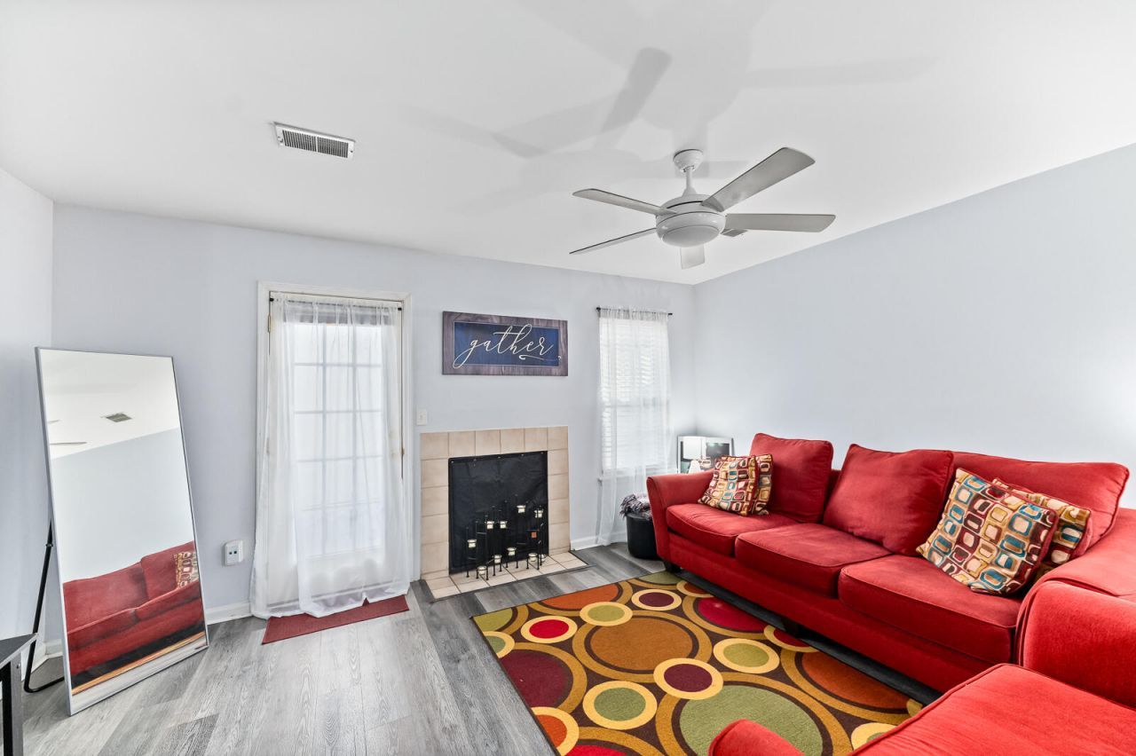 208 Reserve Way Photo 4