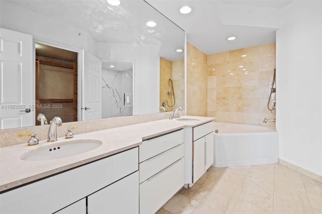 3370 Hidden Bay Dr, Unit 2102, Aventura, FL 33180 Photo