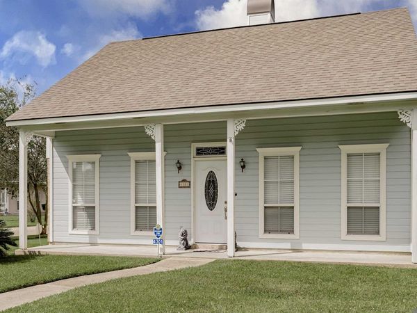 4301 Blue Ribbon Dr, Baton Rouge, LA 70814