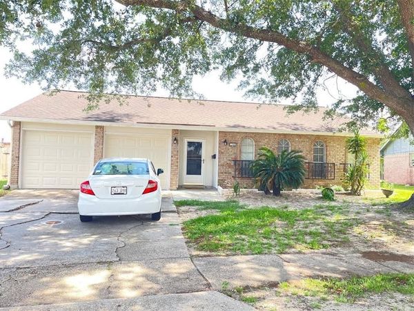 158 CAMERON Drive, Gretna, LA 70056