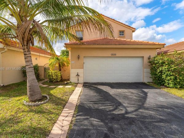 2110 NW 190th Ave, Pembroke Pines, FL 33029