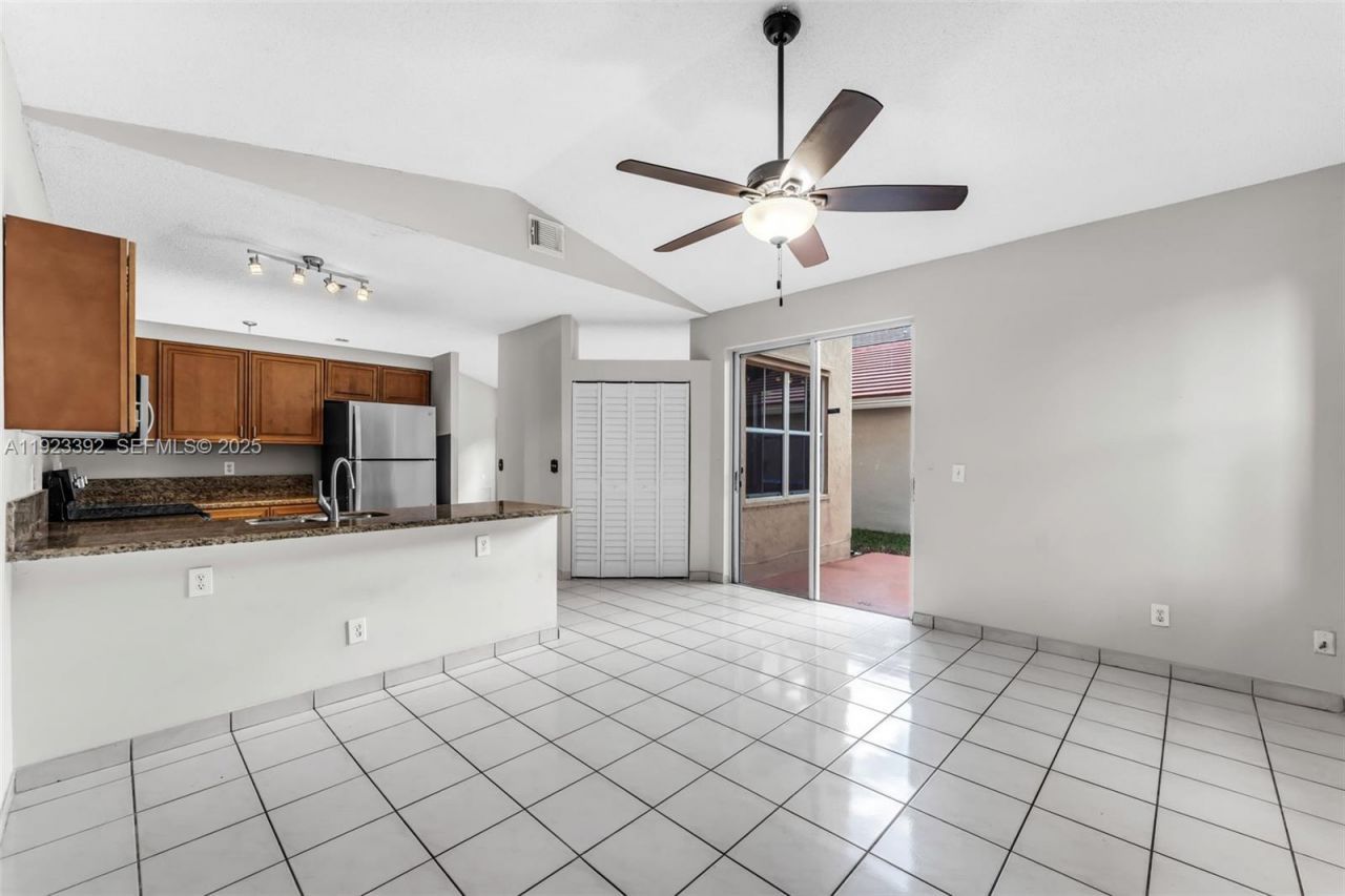 2110 NW 190th Ave, Pembroke Pines, FL 33029 Photo