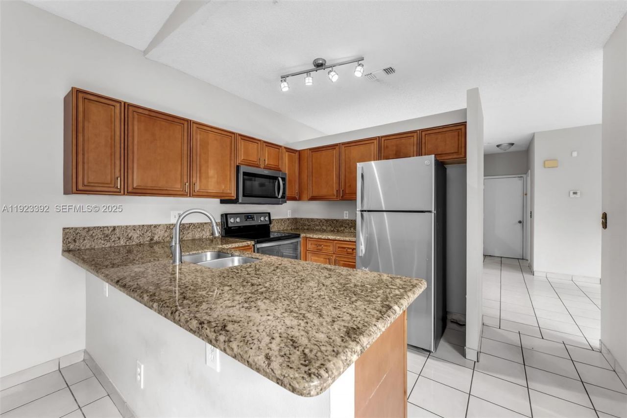 2110 NW 190th Ave, Pembroke Pines, FL 33029 Photo