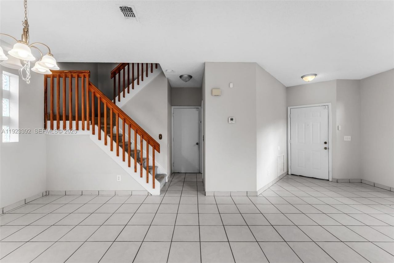 2110 NW 190th Ave, Pembroke Pines, FL 33029 Photo