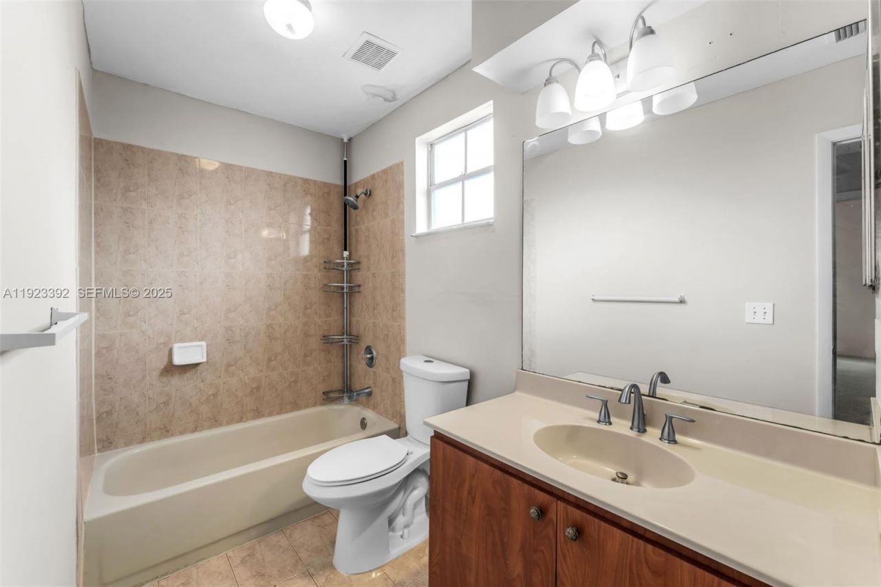 2110 NW 190th Ave, Pembroke Pines, FL 33029 Photo