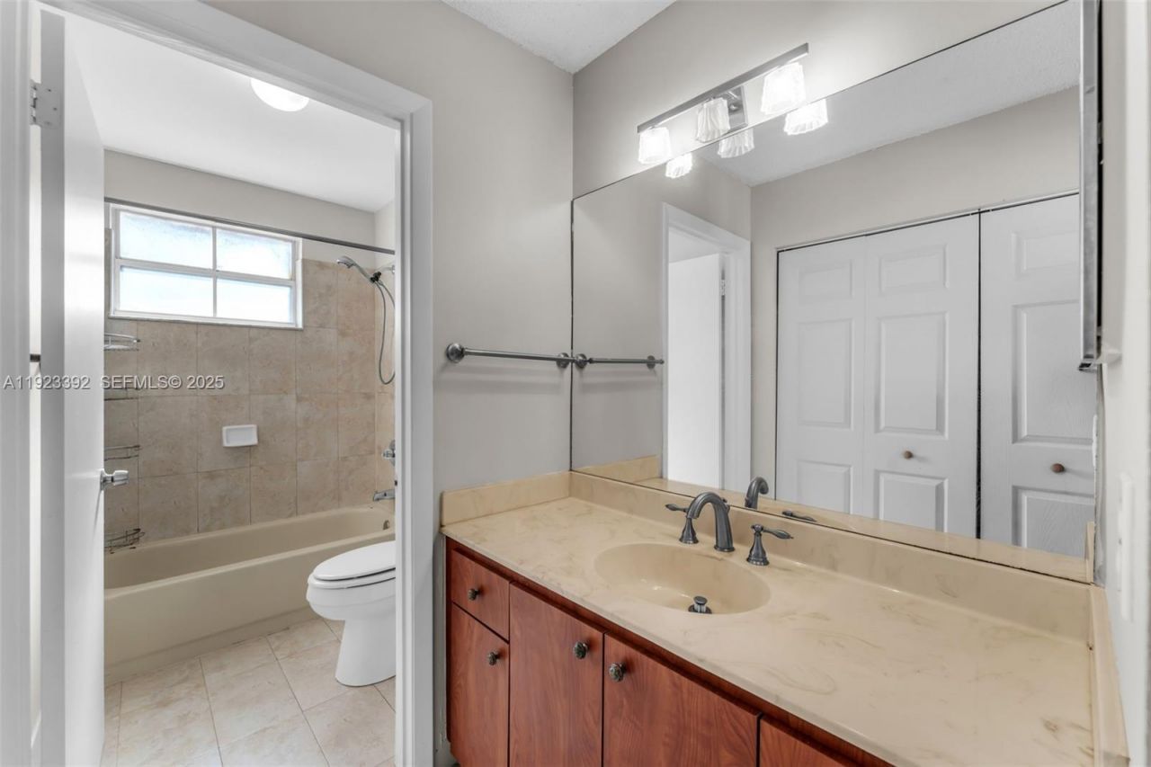 2110 NW 190th Ave, Pembroke Pines, FL 33029 Photo