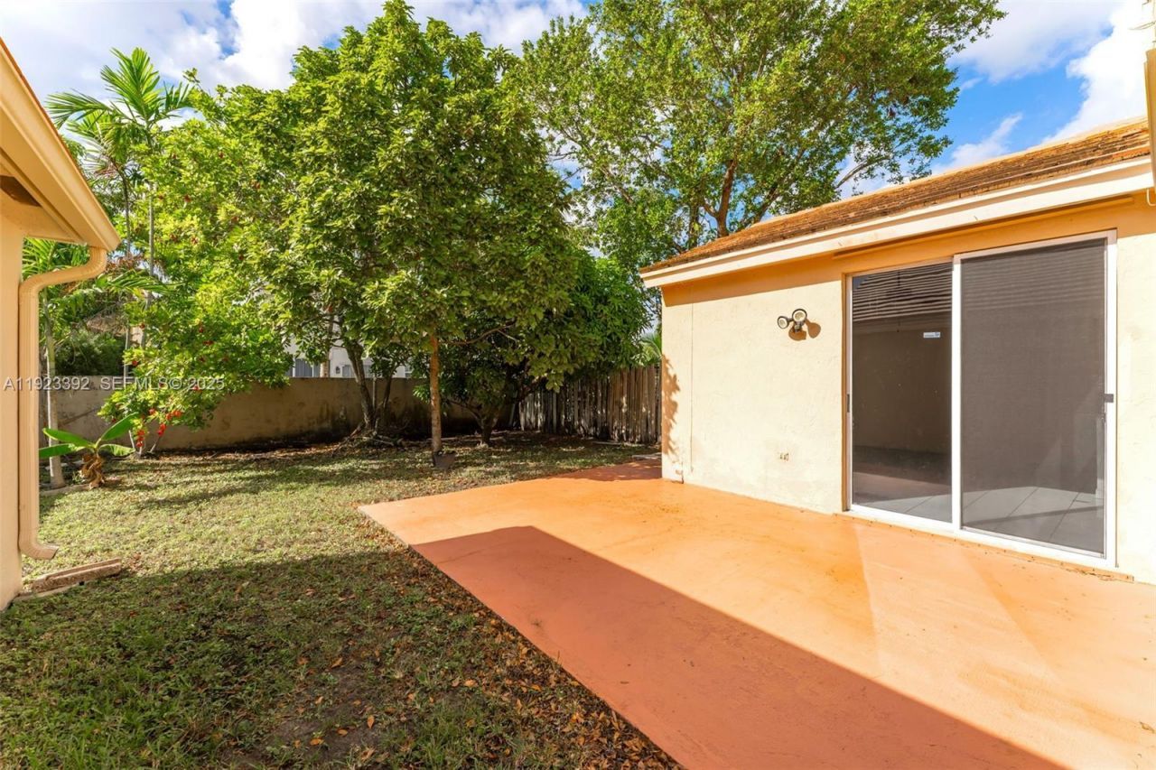 2110 NW 190th Ave, Pembroke Pines, FL 33029 Photo