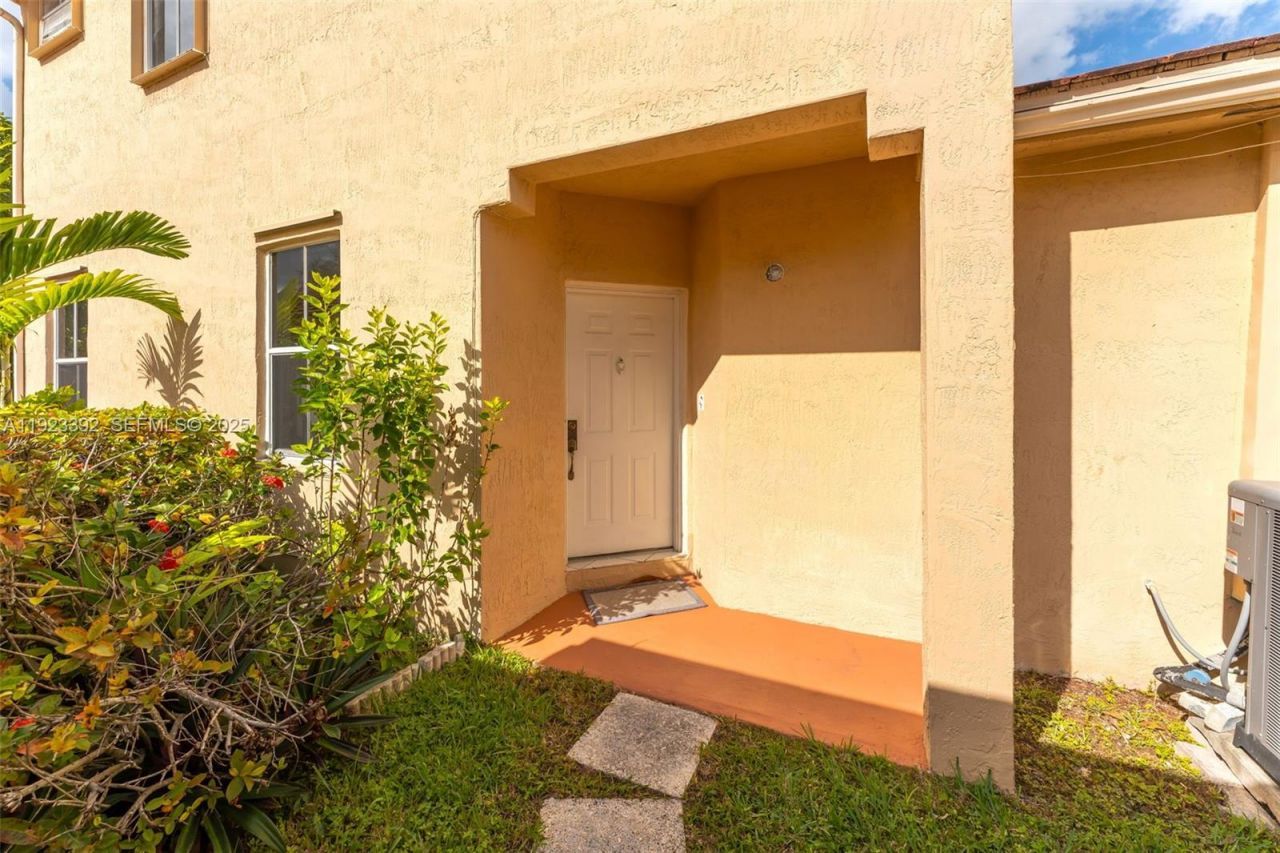 2110 NW 190th Ave, Pembroke Pines, FL 33029 Photo