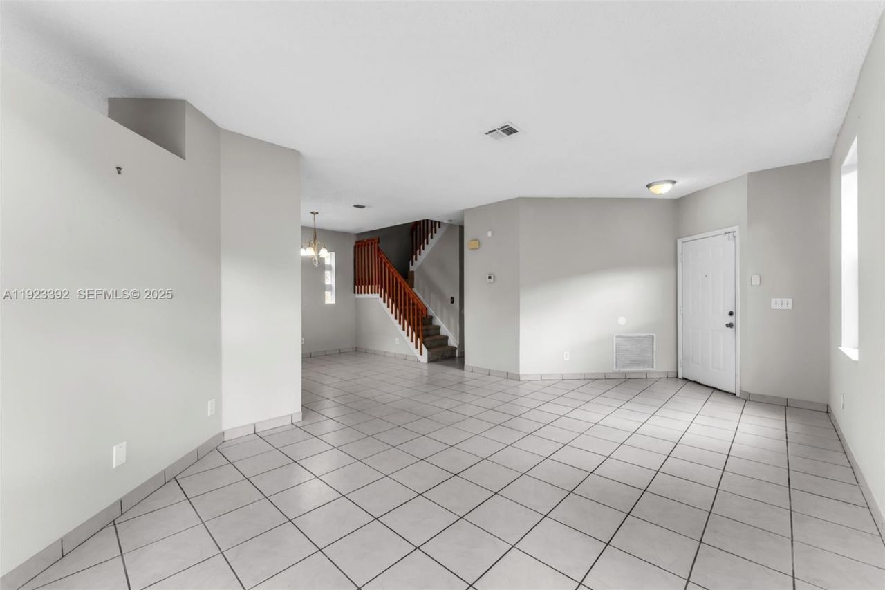 2110 NW 190th Ave, Pembroke Pines, FL 33029 Photo