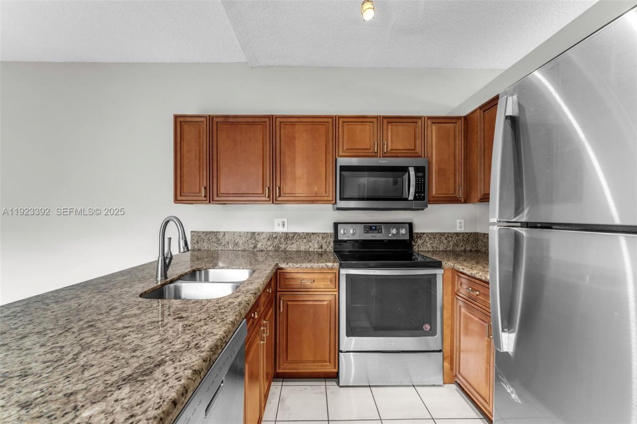 2110 NW 190th Ave, Pembroke Pines, FL 33029 Photo