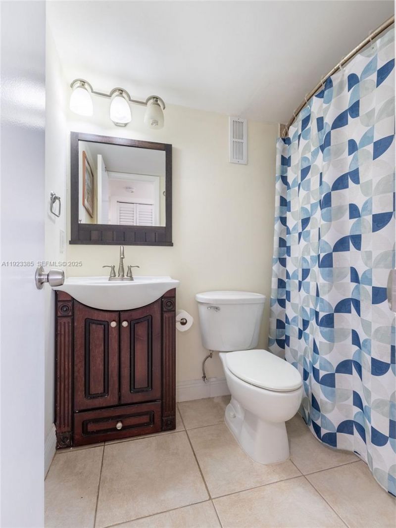 15801 W Waterside Cir, Unit 104, Sunrise, FL 33326 Photo