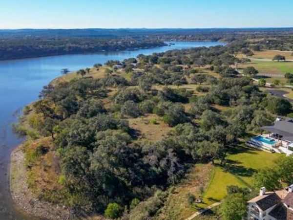 3032 Travis Lakeside DR, Spicewood, TX 78669