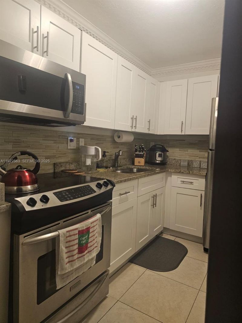 8411 NW 8th St, Unit 111, Miami, FL 33126 Photo