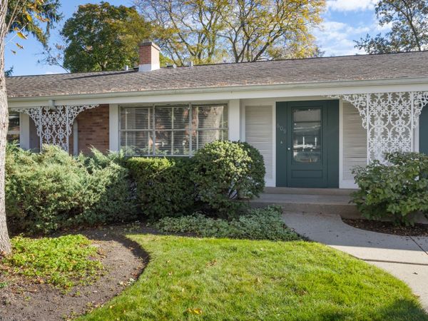 609 Carriage Hill Drive, Glenview, IL 60025