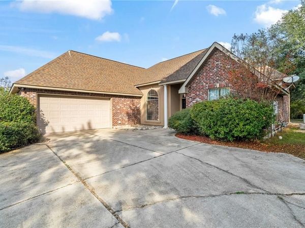 165 WOOD THRUSH Drive, Madisonville, LA 70447
