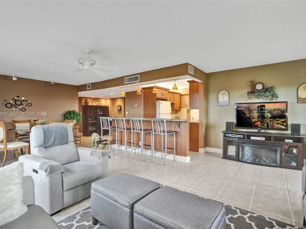 5100 Dupont Blvd, Unit 6M, Fort Lauderdale, FL 33308