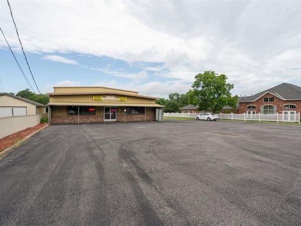 325 S Sooner Road, Del City, OK 73110