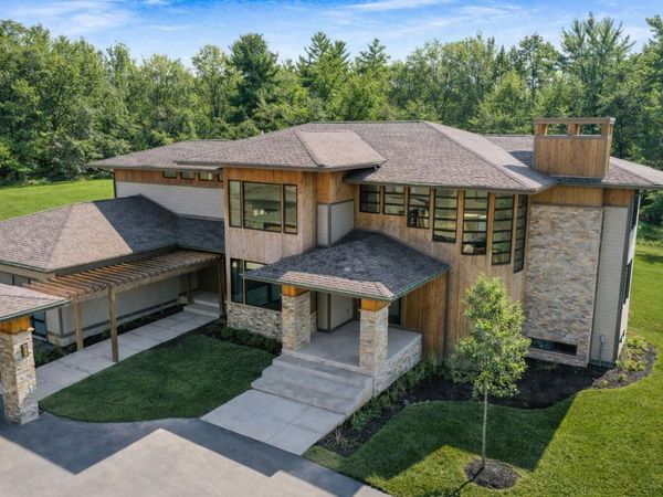 885 N 100 W, Valparaiso, IN 46385