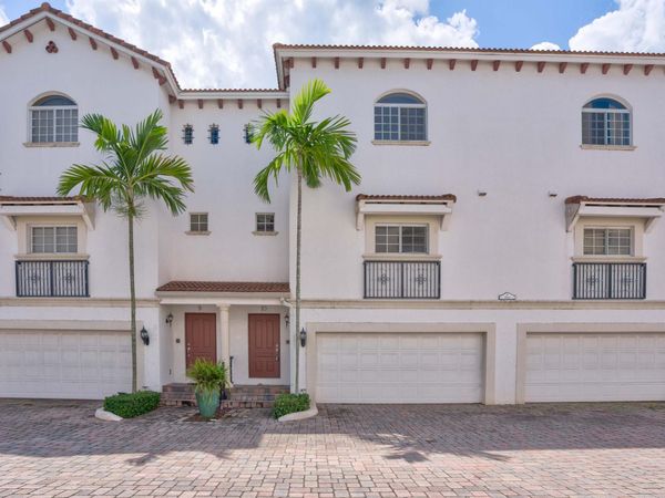 1950 Presidential Way, Unit 10, West Palm Beach, FL 33401