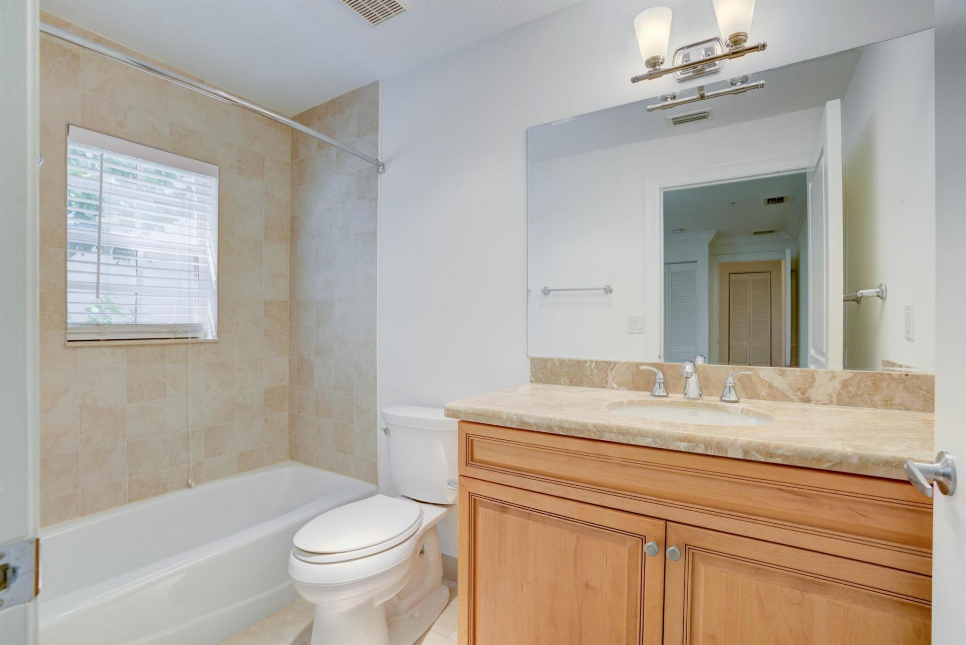 1950 Presidential Way, Unit 10, West Palm Beach, FL 33401 Photo