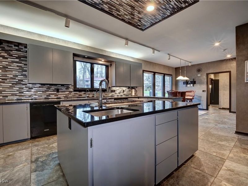 808 47th Street NE, Canton, OH 44714 Photo 3