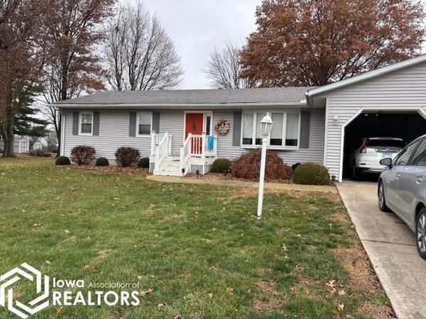 702 W Maple Street, Stronghurst, IL 61480