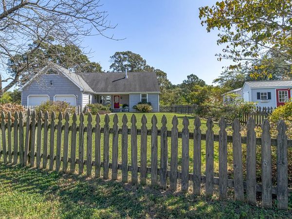 708 Queens Point Dr, LOCUST HILL, VA 23092