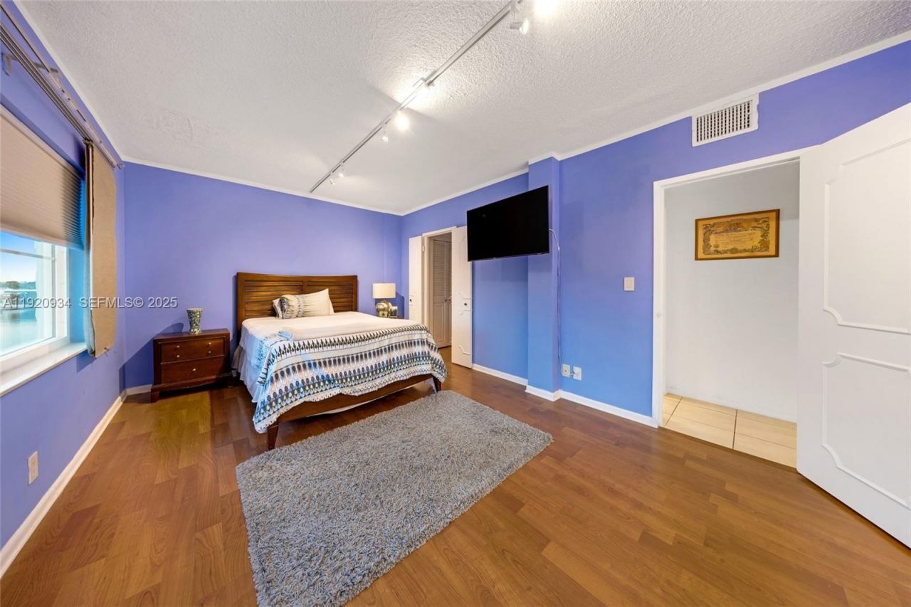 9381 E Bay Harbor Dr, Unit 504N, Bay Harbor Islands, FL 33154 Photo