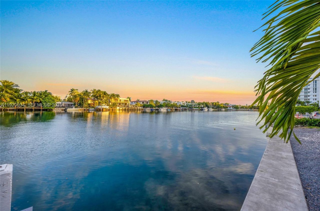 9381 E Bay Harbor Dr, Unit 504N, Bay Harbor Islands, FL 33154 Photo