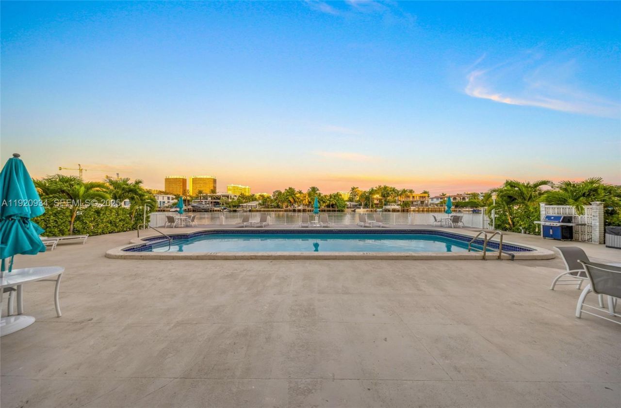 9381 E Bay Harbor Dr, Unit 504N, Bay Harbor Islands, FL 33154 Photo