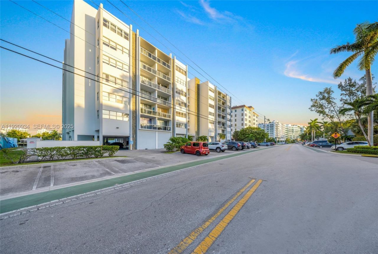 9381 E Bay Harbor Dr, Unit 504N, Bay Harbor Islands, FL 33154 Photo