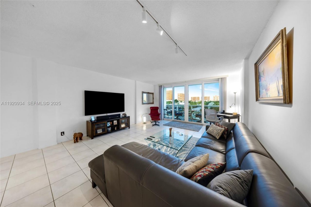 9381 E Bay Harbor Dr, Unit 504N, Bay Harbor Islands, FL 33154 Photo