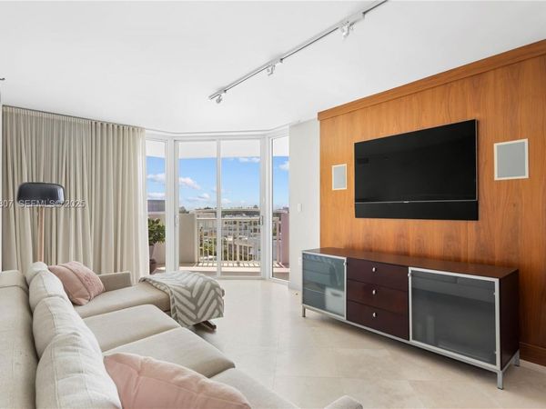 1621 Bay Rd, Unit 807, Miami Beach, FL 33139