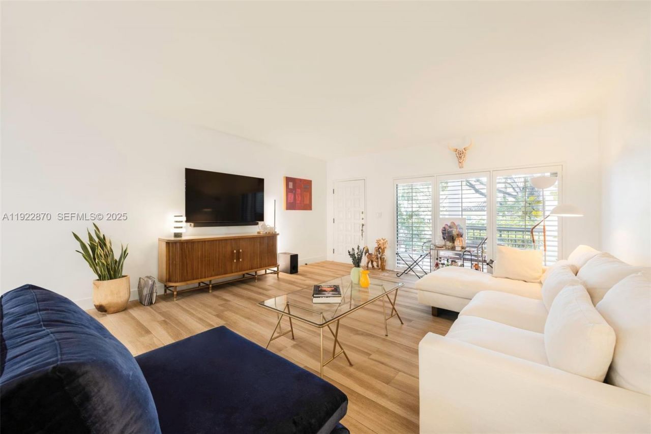 2600 Cardena St, Unit 4, Coral Gables, FL 33134 Photo