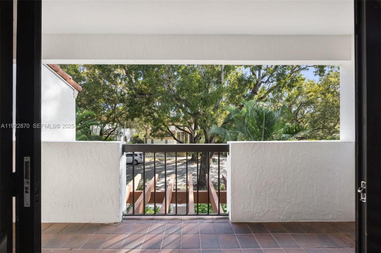 2600 Cardena St, Unit 4, Coral Gables, FL 33134 Photo