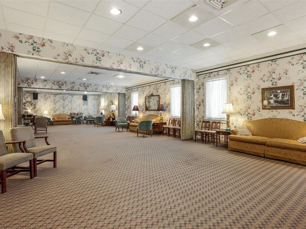 2114 W Market Street, Louisville, KY 40212