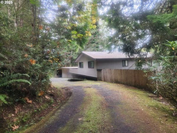 96015 Sunlake LN, Lakeside, OR 97449