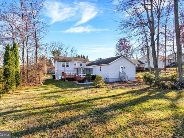 27 MCCANDLESS DRIVE, EAST BERLIN, PA 17316