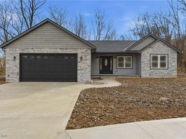 2630 Squirrel Hollow Street NE, Canton, OH 44704