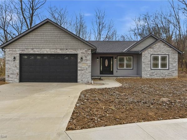 2630 Squirrel Hollow Street NE, Canton, OH 44704